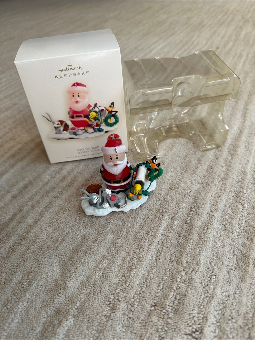 Hallmark Keepsake Ornament Deck the Yard Looney Tunes Santa Bugs Bunny Tweety
